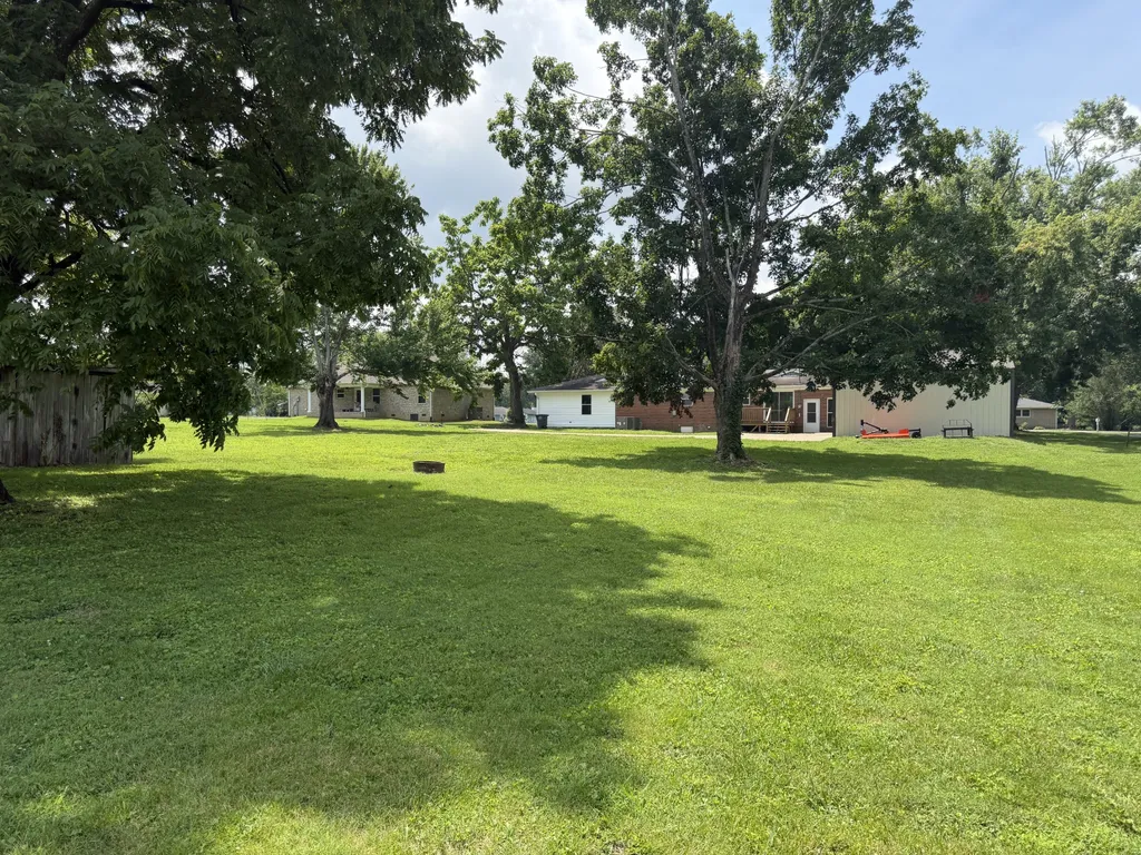 1009 Due West Circle Lafayette TN 37083
