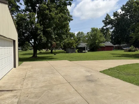 1009 Due West Circle Lafayette TN 37083