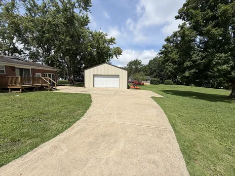 1009 Due West Circle Lafayette TN 37083