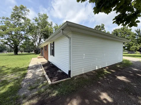 1009 Due West Circle Lafayette TN 37083