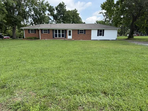 1009 Due West Circle Lafayette TN 37083