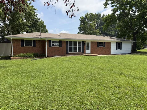 1009 Due West Circle Lafayette TN 37083