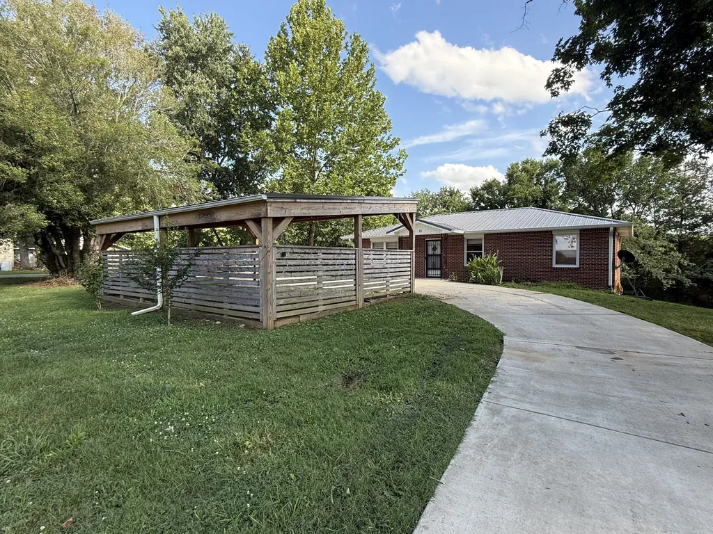 81 County House Circle Carthage TN 37030
