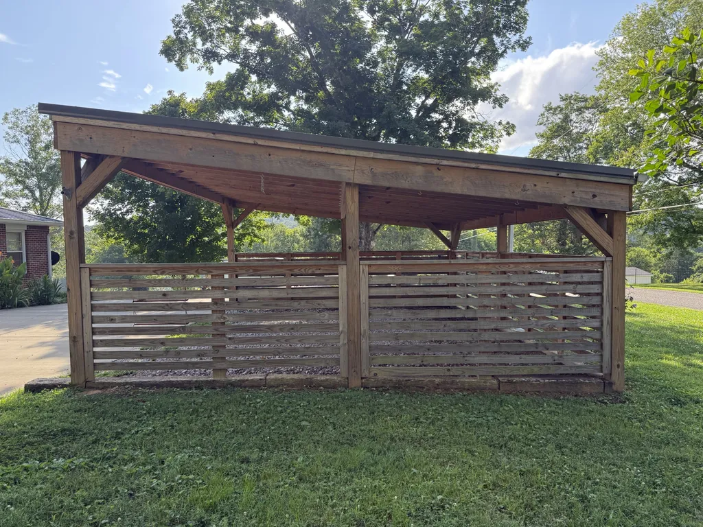 81 County House Circle Carthage TN 37030