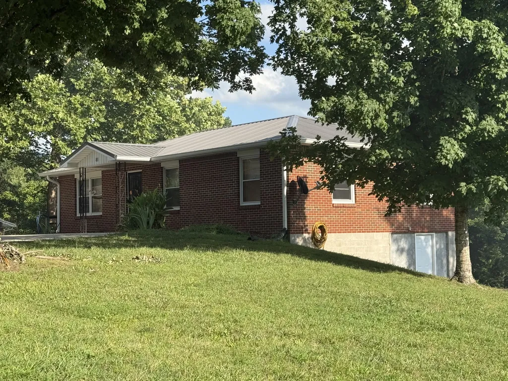 81 County House Circle Carthage TN 37030