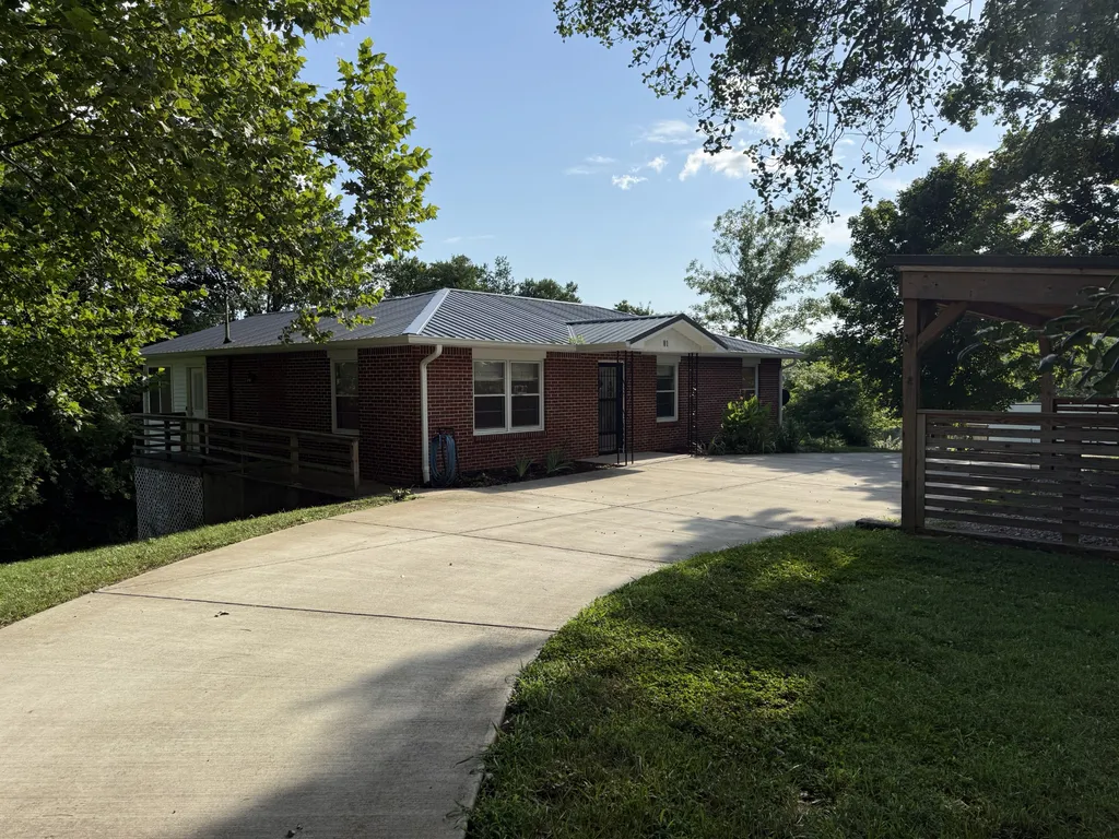 81 County House Circle Carthage TN 37030