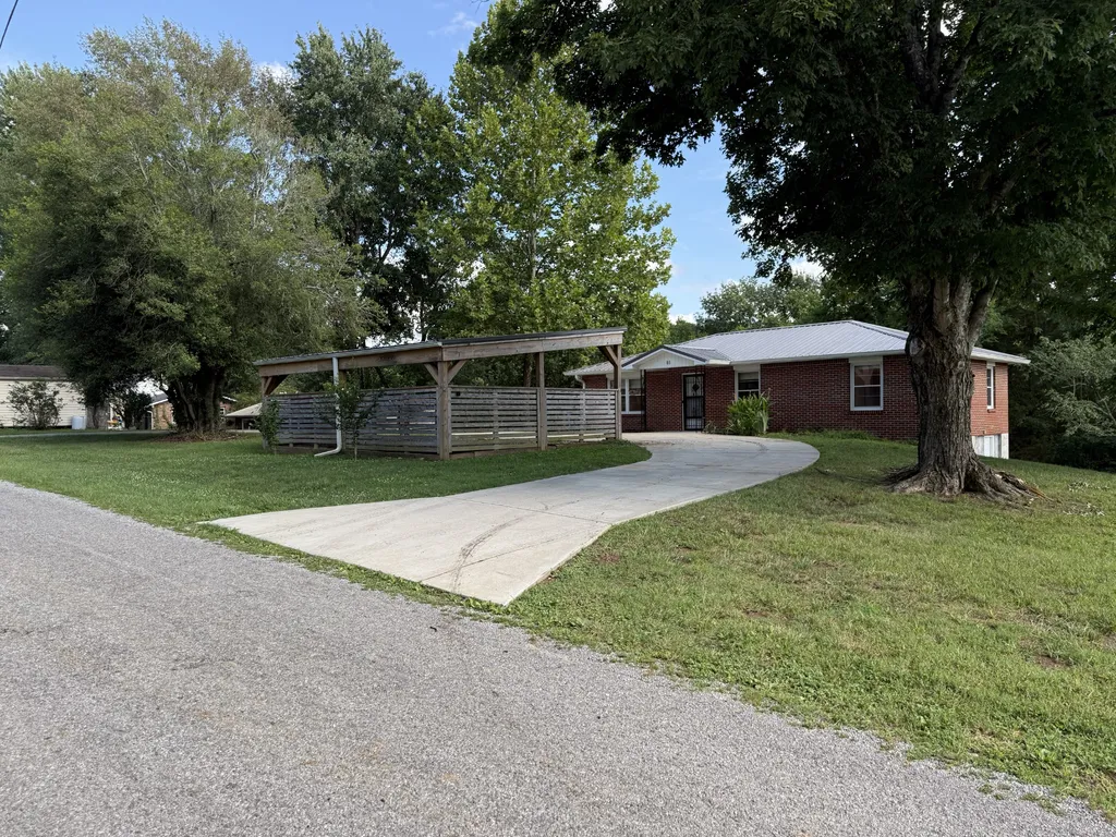 81 County House Circle Carthage TN 37030