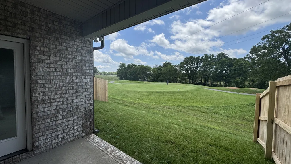 532 W Foxrun Springfield TN 37172
