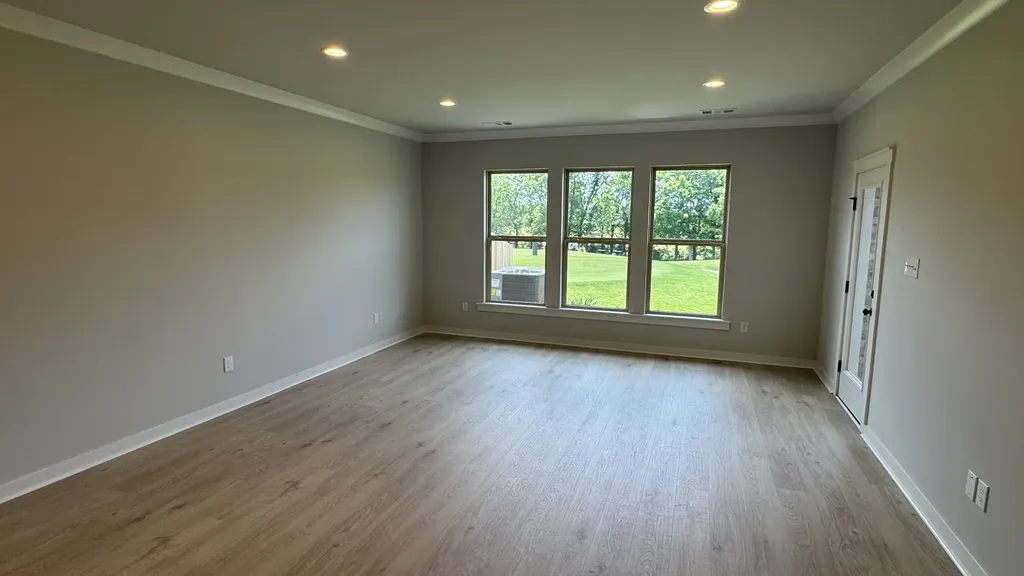 532 W Foxrun Springfield TN 37172