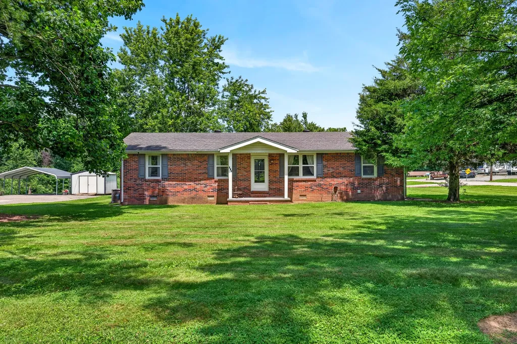 627 Baker Drive Lafayette TN 37083