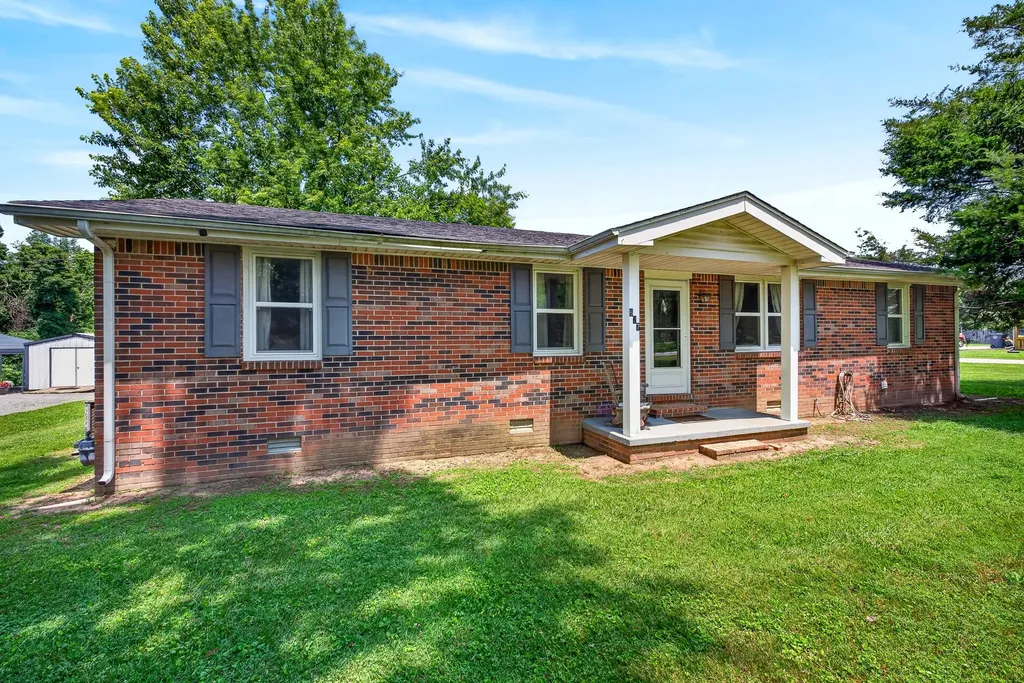 627 Baker Drive Lafayette TN 37083