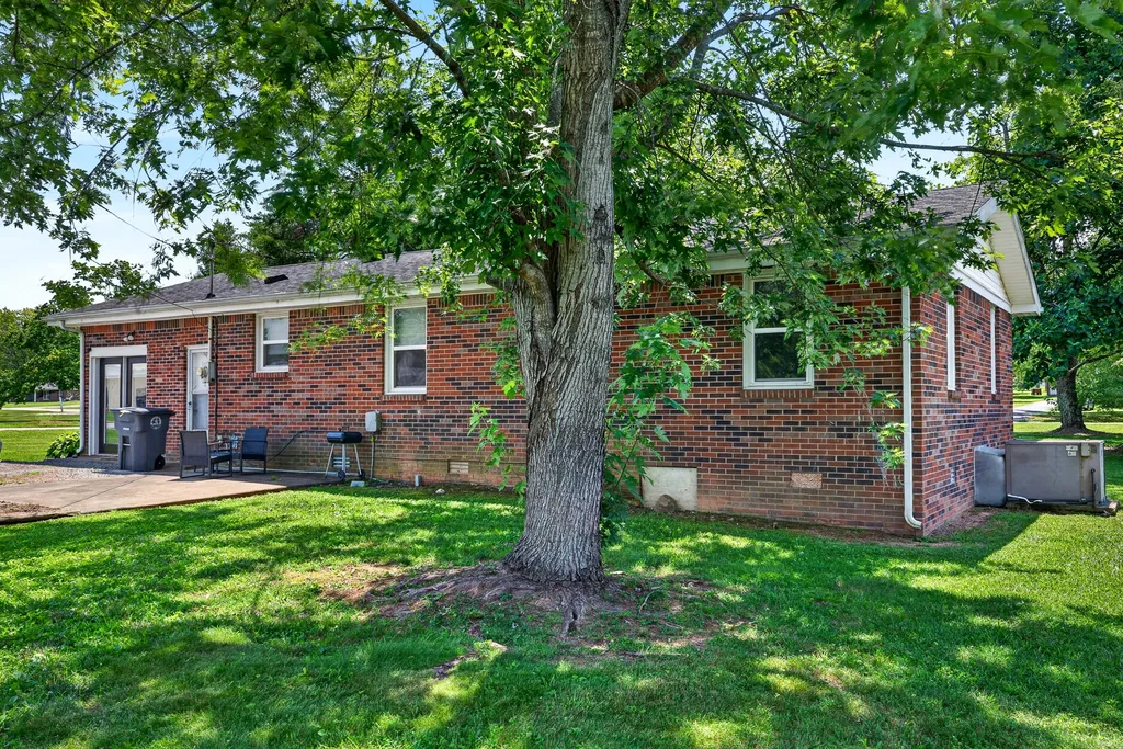 627 Baker Drive Lafayette TN 37083