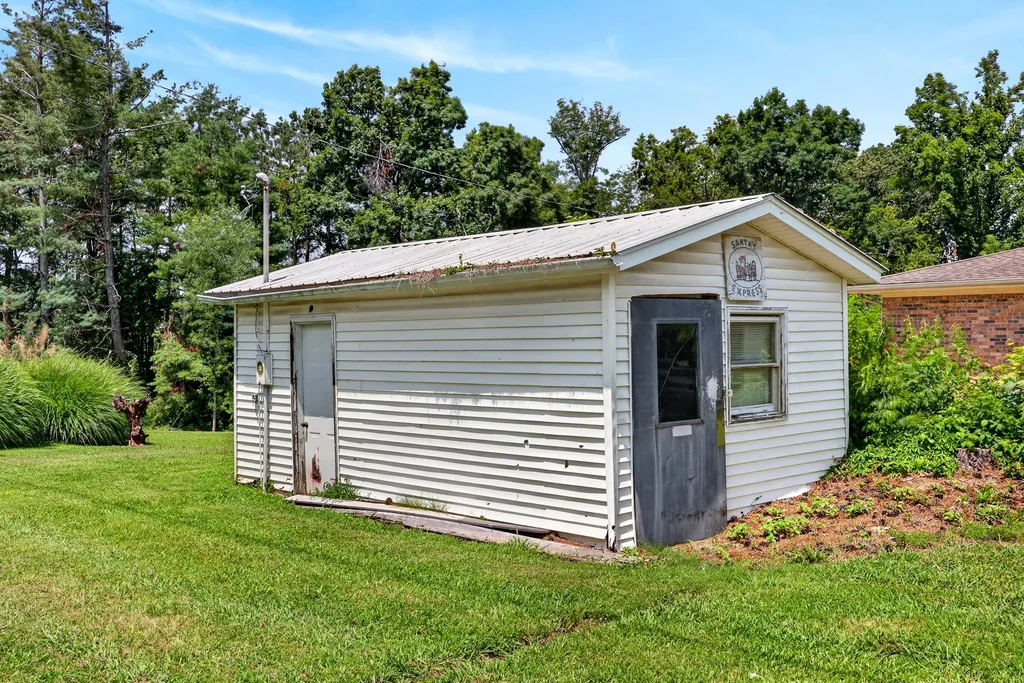 627 Baker Drive Lafayette TN 37083