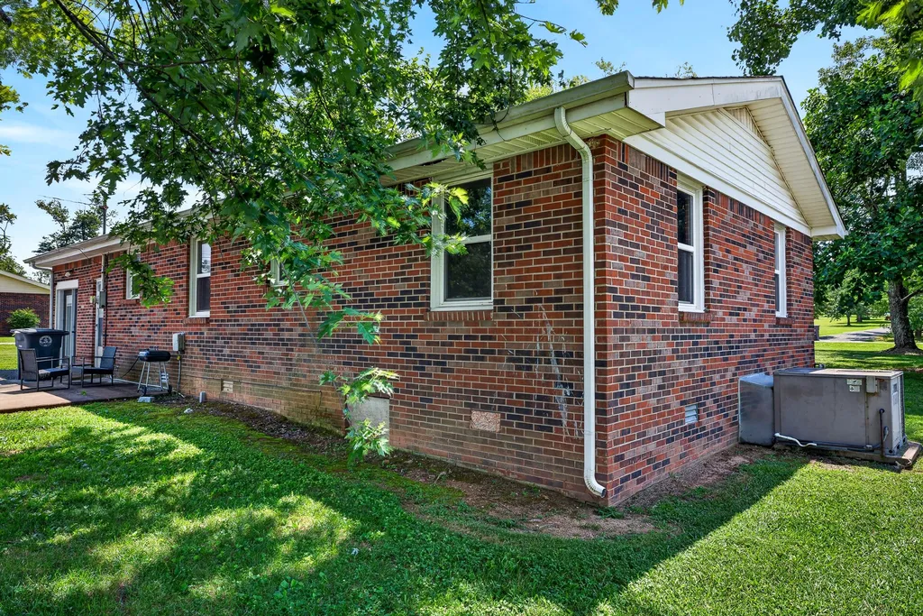 627 Baker Drive Lafayette TN 37083