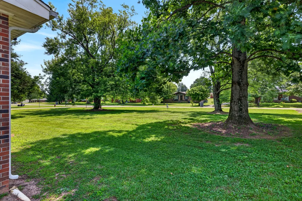 627 Baker Drive Lafayette TN 37083