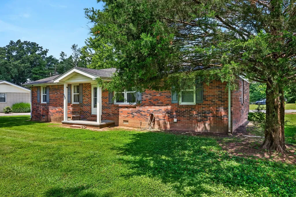 627 Baker Drive Lafayette TN 37083