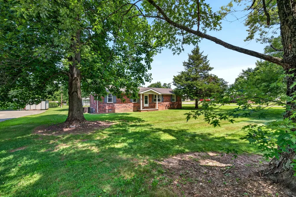 627 Baker Drive Lafayette TN 37083