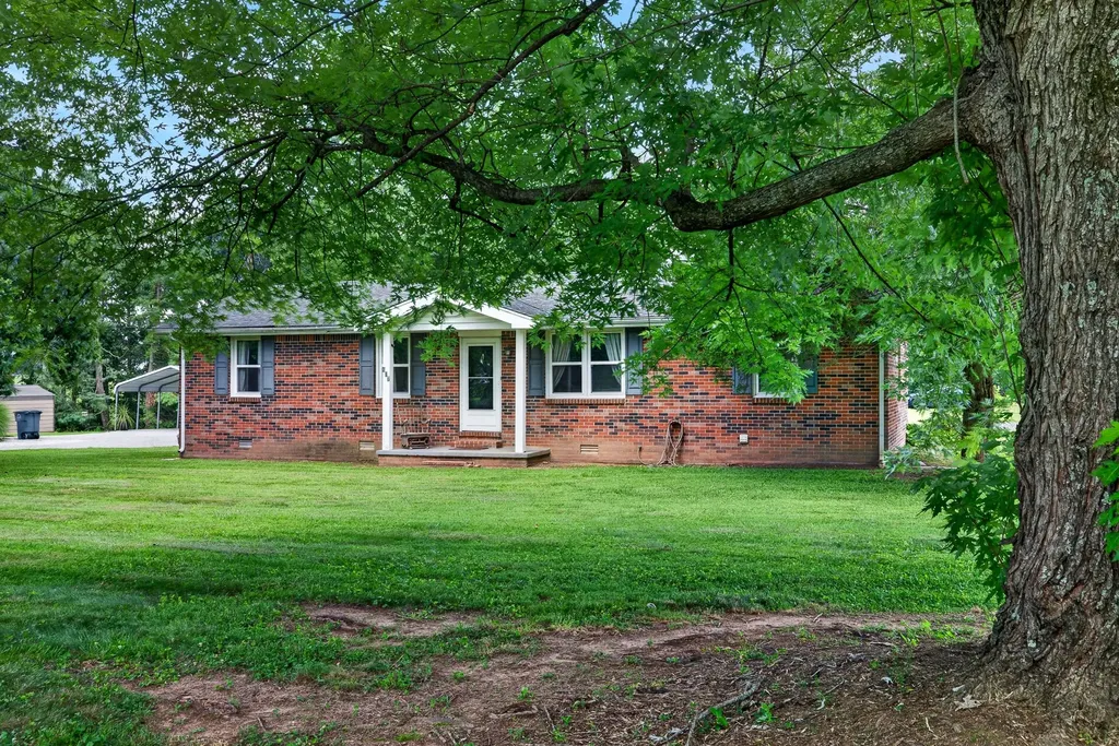 627 Baker Drive Lafayette TN 37083