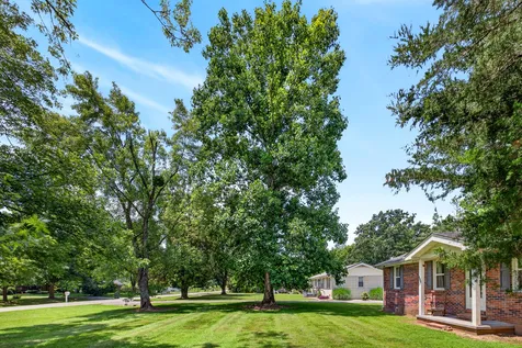 627 Baker Drive Lafayette TN 37083