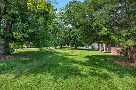 627 Baker Drive Lafayette TN 37083