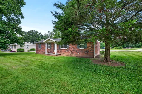 627 Baker Drive Lafayette TN 37083