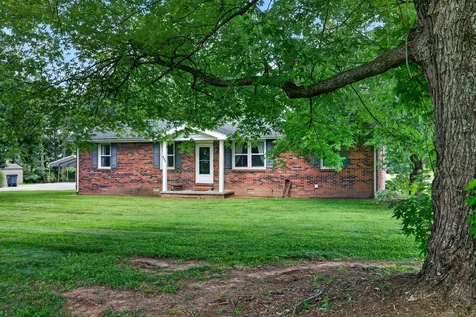 627 Baker Drive Lafayette TN 37083