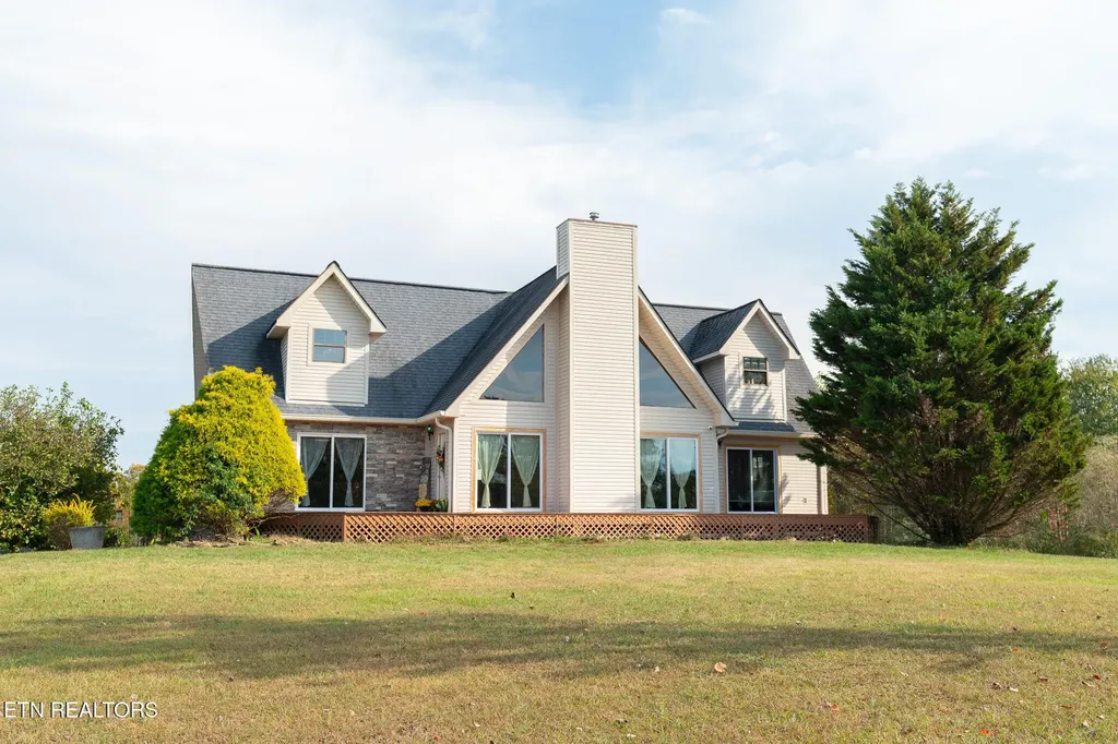 3767 Phillips Flats Road Oneida TN 37841