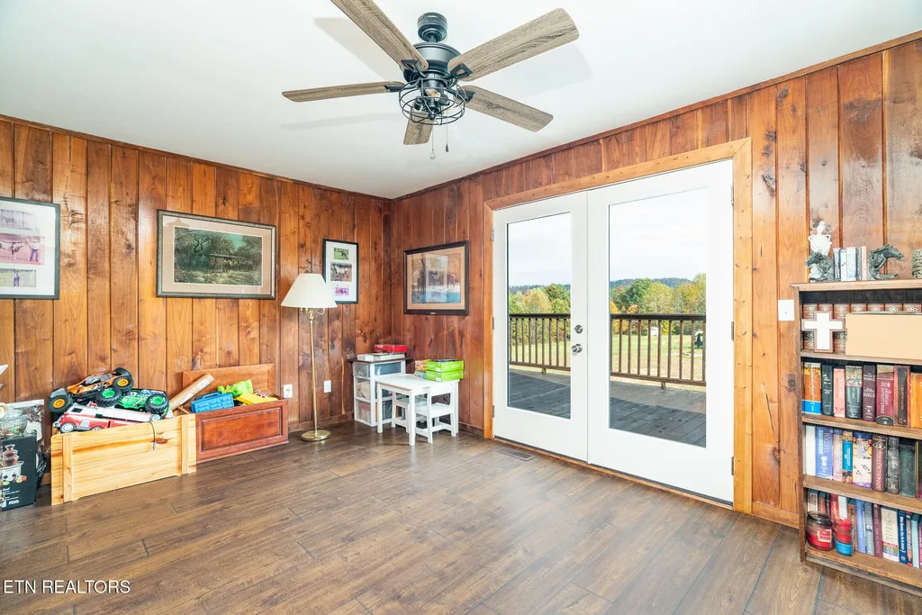 3767 Phillips Flats Road Oneida TN 37841