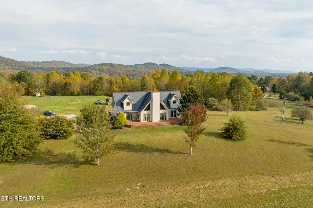 3767 Phillips Flats Road Oneida TN 37841