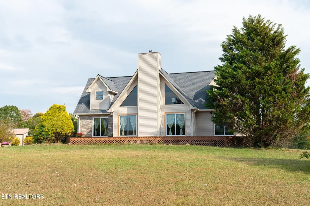 3767 Phillips Flats Road Oneida TN 37841