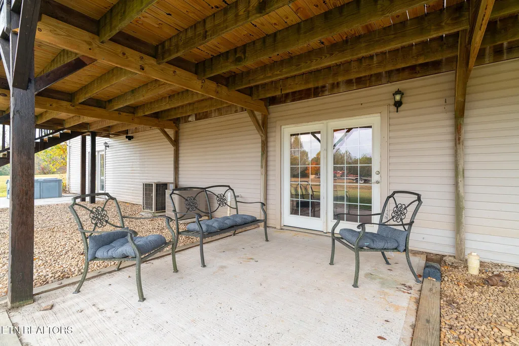 3767 Phillips Flats Road Oneida TN 37841