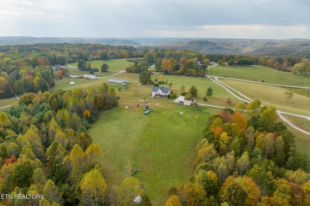 3767 Phillips Flats Road Oneida TN 37841