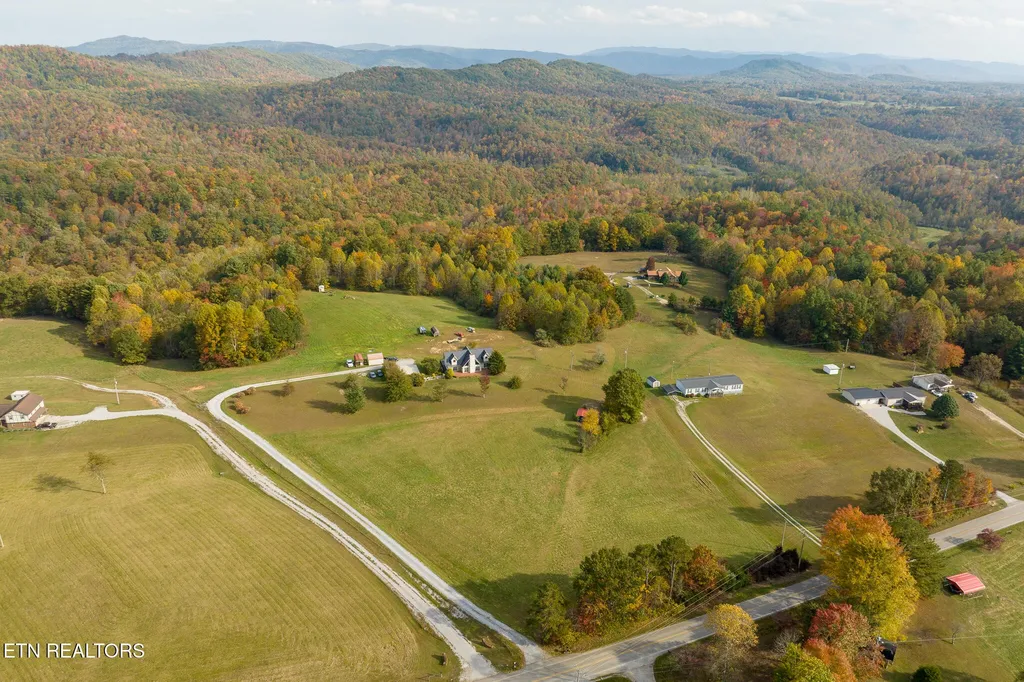 3767 Phillips Flats Road Oneida TN 37841