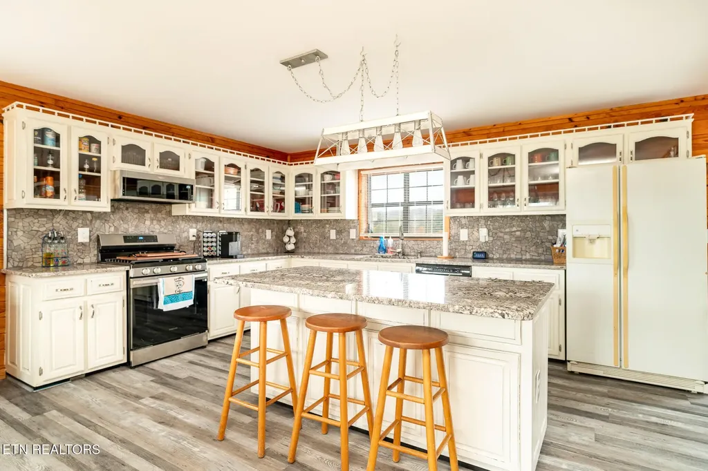 3767 Phillips Flats Road Oneida TN 37841