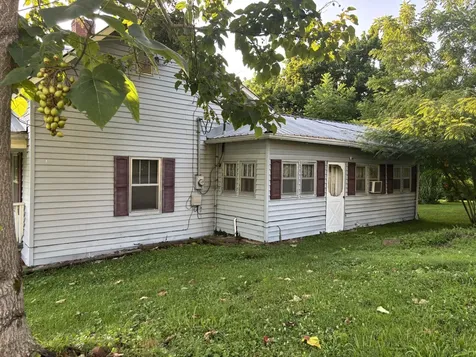 463 E Illinois Avenue Whitwell TN 37397