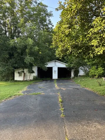 463 E Illinois Avenue Whitwell TN 37397