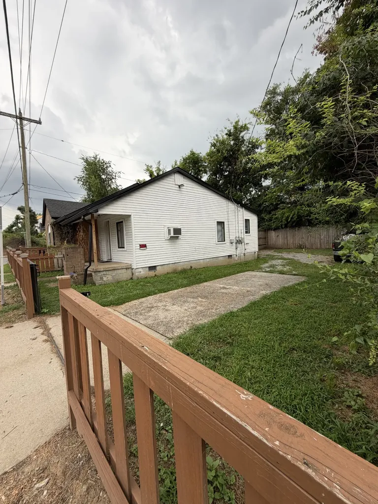901 28th Ave, N Nashville TN 37208