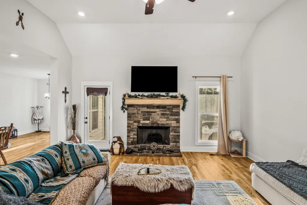 3378 New Hall Road Greenbrier TN 37073