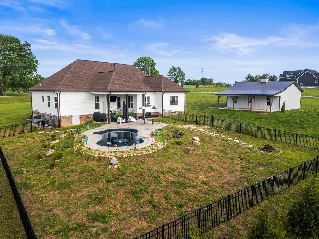 3378 New Hall Road Greenbrier TN 37073