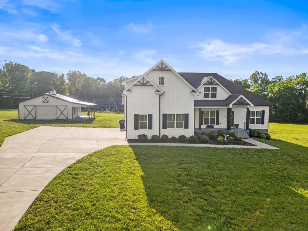 3378 New Hall Road Greenbrier TN 37073
