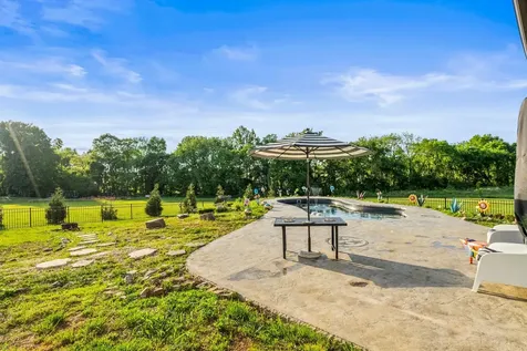 3378 New Hall Road Greenbrier TN 37073