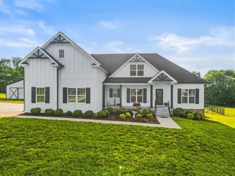 3378 New Hall Road Greenbrier TN 37073