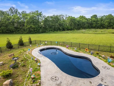 3378 New Hall Road Greenbrier TN 37073