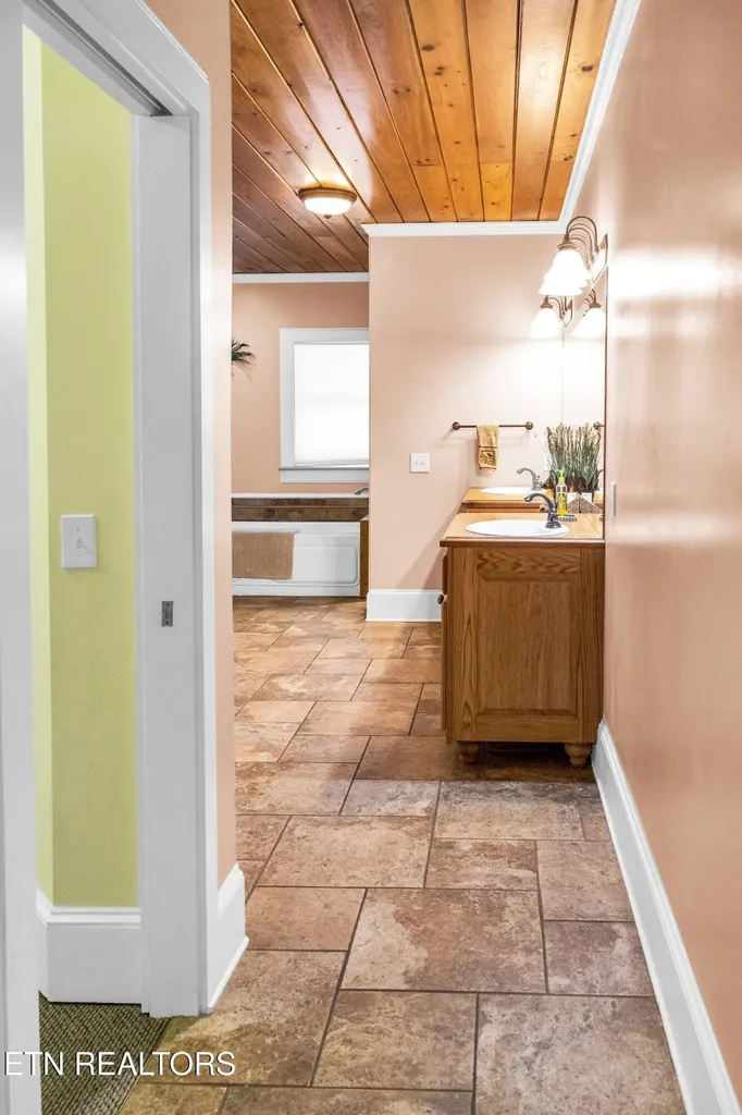 128 Rafter Road Tellico Plains TN 37385