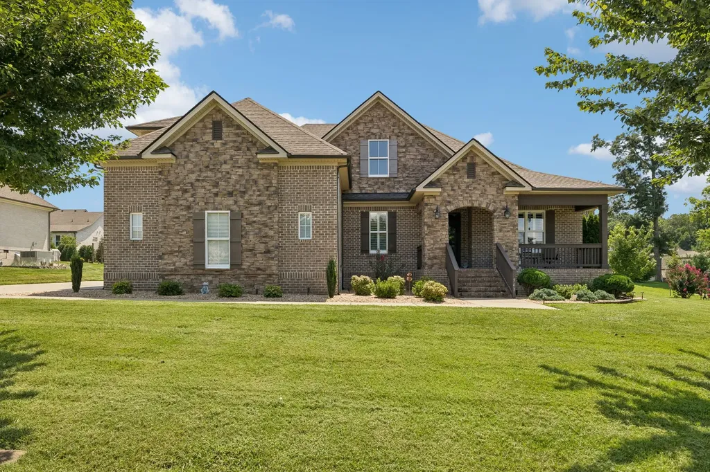 943 Nashs Nook Columbia TN 38401