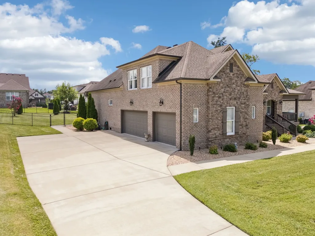 943 Nashs Nook Columbia TN 38401
