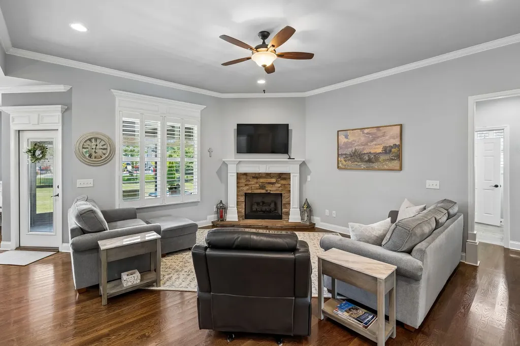 943 Nashs Nook Columbia TN 38401