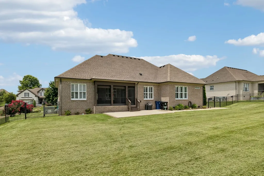 943 Nashs Nook Columbia TN 38401