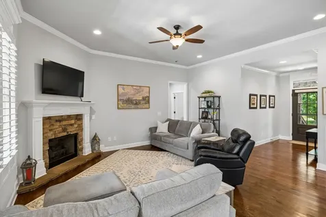 943 Nashs Nook Columbia TN 38401