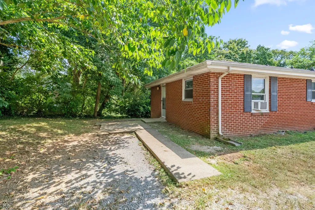 454 Circle Drive Clarksville TN 37043